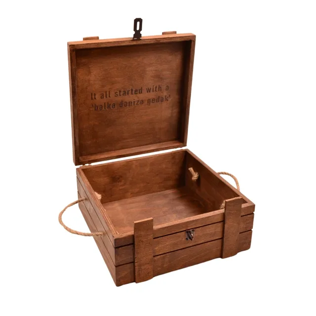 İç Kapak Yazılı 27x27cm Ahşap Asma Kilitli Anı Kutusu – Fotoğraf 1